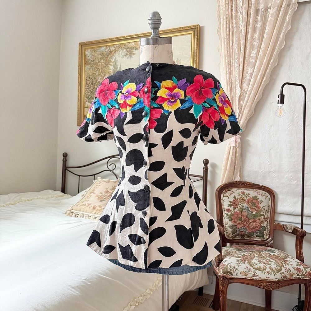 80s Adrianna Papell size 8 black 100 percent silk floral peplum jacket